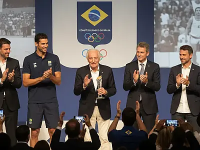 Os novos integrantes do Hall da Fama do COB posam durante cerimônia oficial no Copacabana Palace.