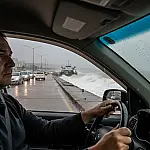 Balsa Santos-Guarujá: Filas gigantescas e maré forte castigam motoristas neste feriado