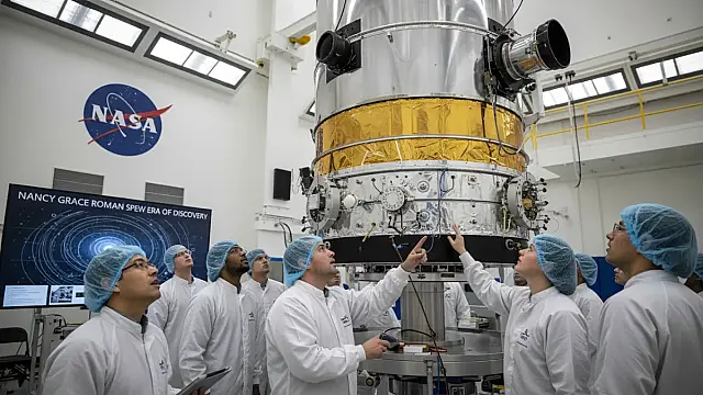 O telescópio espacial Nancy Grace Roman durante sua fase final de montagem no Goddard Space Flight Center.