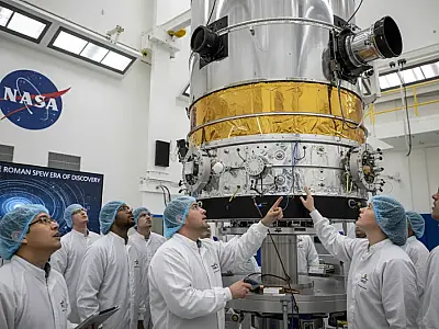 O telescópio espacial Nancy Grace Roman durante sua fase final de montagem no Goddard Space Flight Center.