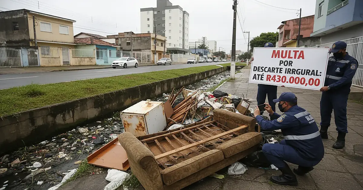 São Vicente aperta o cerco: multa por descarte de lixo pode chegar a R$ 430 mil