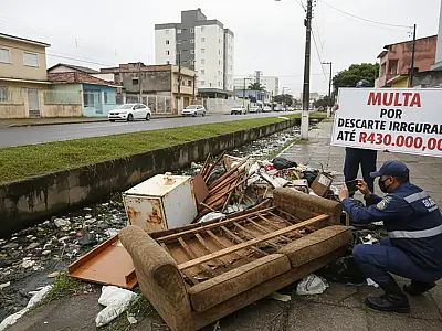 Novas regras em São Vicente buscam coibir o descarte irregular em canais e áreas públicas para evitar enchentes.