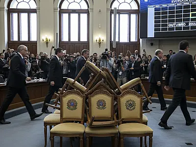 A movimentação política nos estados ocorre devido ao prazo final de desincompatibilização para o pleito de outubro.