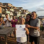 Fim da espera: 1.300 famílias de Cubatão garantem direito à escritura definitiva