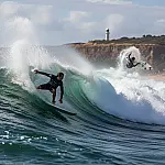 Gabriel Medina supera Italo Ferreira em duelo épico e lidera avanço brasileiro em Bells Beach