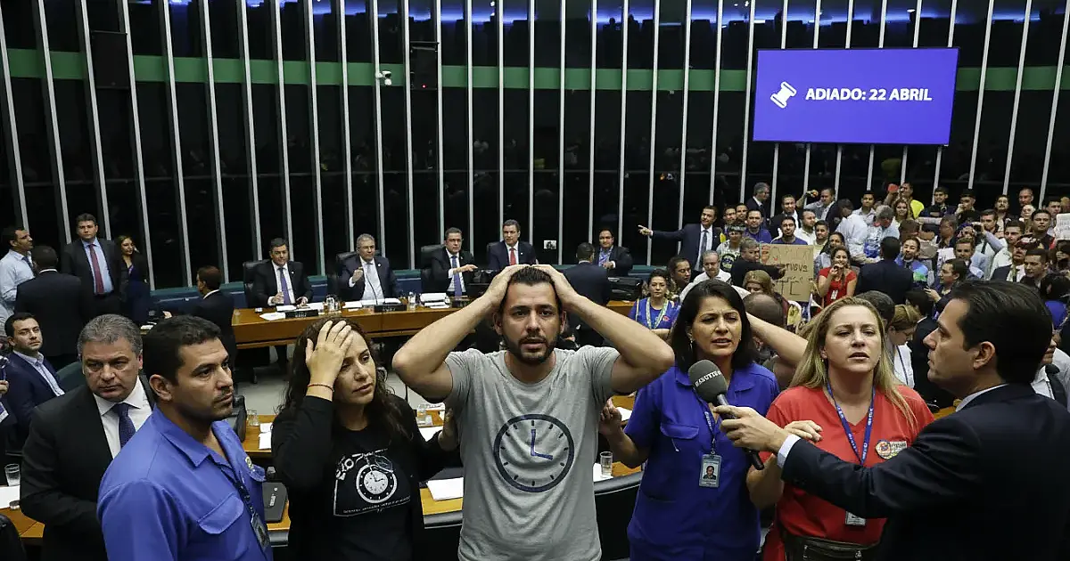 Fim da escala 6x1: Votação é adiada na Câmara e ganha nova data decisiva