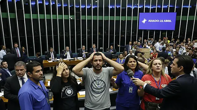 Proposta que prevê o fim da jornada 6x1 aguarda nova análise na CCJ da Câmara dos Deputados. Foto: Reprodução/Câmara dos Deputados