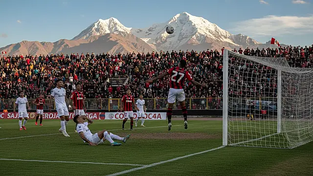 Flamengo celebra vitória crucial fora de casa na estreia da Copa Libertadores 2026.