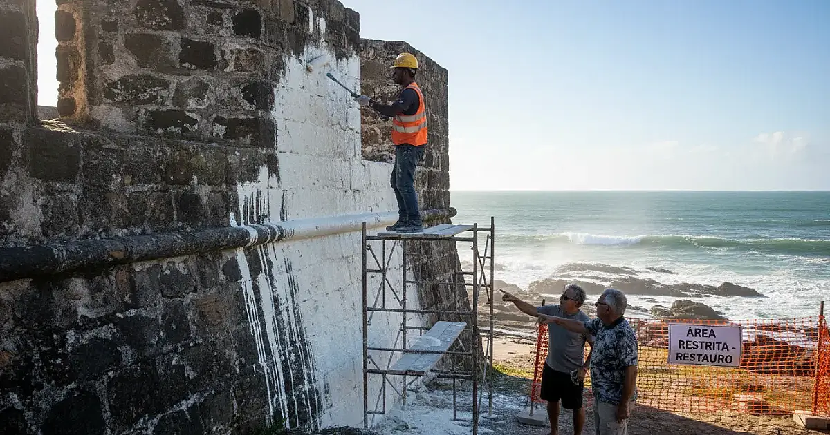 Forte São João em Bertioga recebe restauro urgente para conter danos da maresia