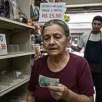 O fim das lojas de R$ 1,99: Por que os templos do consumo popular sumiram das ruas?