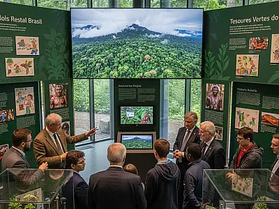 A exposição "Tesouros Verdes do Brasil" une a expertise alemã em pesquisa com a vasta biodiversidade das unidades de conservação brasileiras.