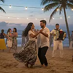 Pé na areia e sanfona: Ilhabela vira o epicentro do forró pé de serra em festival imperdível