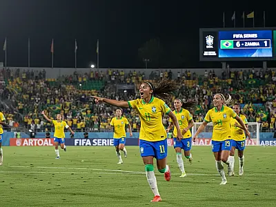 Jogadoras da Seleção Brasileira celebram gol na goleada contra a Zâmbia na Arena Pantanal.