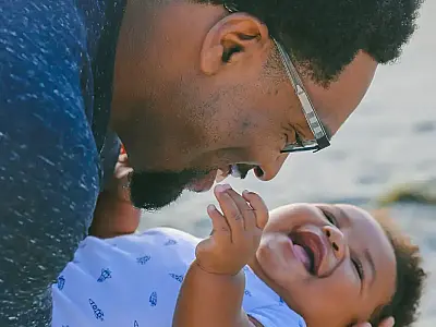 Presidente Lula sancionou lei que amplia a licença-paternidade no Brasil de 5 para até 20 dias.