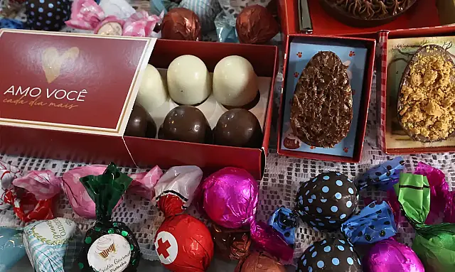 Apesar de 69% considerarem preços injustos, 90% dos brasileiros pretendem adquirir chocolates na Páscoa 2026.
