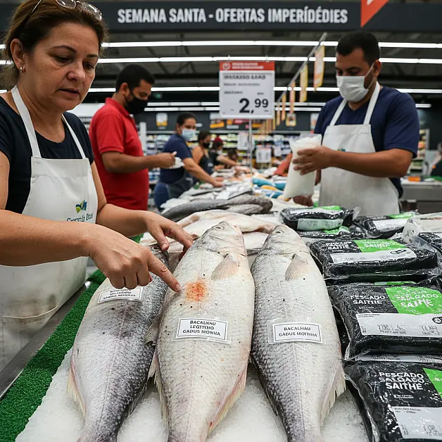 Consumidor deve verificar espécie e qualidade do sal na hora de comprar o bacalhau para a Páscoa.