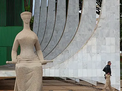 Fachin diz que Cármen Lúcia prepara anteprojeto do código de ética do STF, com previsão de voto ainda em 2026 e regras sobre palestras.