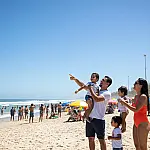 Sol e calor: Litoral de SP terá fim de semana perfeito para praia com céu limpo