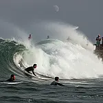 Lua Nova agita mar no Quebra-Mar de Santos: entenda como o fenômeno muda o surfe e as marés