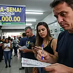 Mega-Sena acumula e prêmio de R$ 60 milhões desafia a sorte; veja como apostar