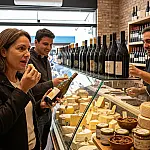 De Santos para o mundo: Queijaria reúne rótulos premiados na França e vinhos naturais exclusivos