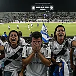 Santos vive pesadelo contra o Coritiba e crise técnica ameaça planos ambiciosos para 2025