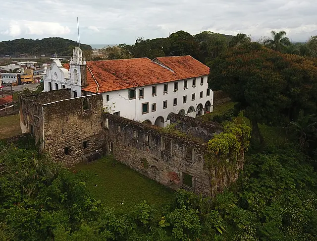 O Convento Nossa Senhora da Conceição, em Itanhaém, é um dos monumentos mais antigos e importantes do patrimônio histórico nacional.