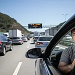 Trânsito trava Sistema Anchieta-Imigrantes nesta terça e surpreende motoristas