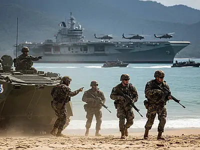 Militares brasileiros e franceses durante exercício anfíbio na Ilha da Marambaia, no Rio de Janeiro. Foto: Tomaz Silva/Agência Brasil