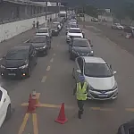 Travessia para Ilhabela tem espera de 2 horas e testa paciência de motoristas no feriado