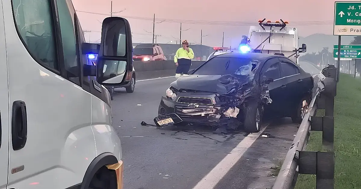 Acidente fatal na Via Expressa Sul: Colisão frontal em Praia Grande termina com uma morte e ferido grave