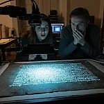 Tecnologia de luz 'fantasma' revela segredos bíblicos de 1.500 anos escondidos em pergaminhos