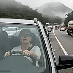 Feriado de 1º de maio: congestionamento para o Litoral de SP já supera 40 km de filas