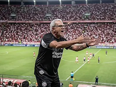 O técnico Hélio dos Anjos exigiu mais intensidade física e mental do elenco alvirrubro.