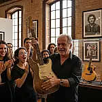 Victor Biglione: exposição gratuita no Rio celebra 50 anos de trajetória do mestre das cordas