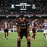 Flamengo empata com Athletico-PR e dá fôlego ao Palmeiras na liderança do Brasileirão