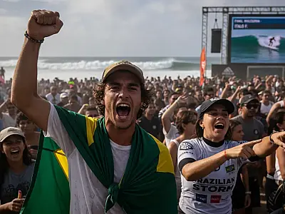 Fãs lotam a areia de Itaúna para acompanhar o dia das finais da WSL em Saquarema.