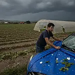 Frente fria avança com tempestades no Sul e derruba temperaturas em SP e Brasília