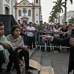 Crise social em Santos: Vereador alerta para paralisia em projetos de acolhimento