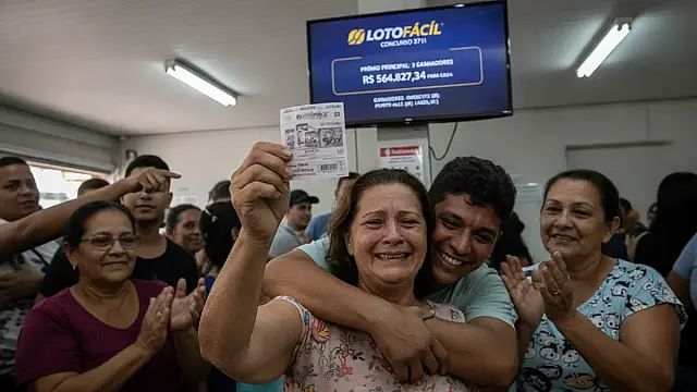 Sorteio da Lotofácil realizado no Espaço da Sorte, em São Paulo, distribuiu prêmio milionário para três estados.