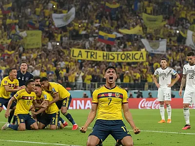 Gonzalo Plata comemora o gol da classificação histórica do Equador sobre a Alemanha em Nova Jersey.