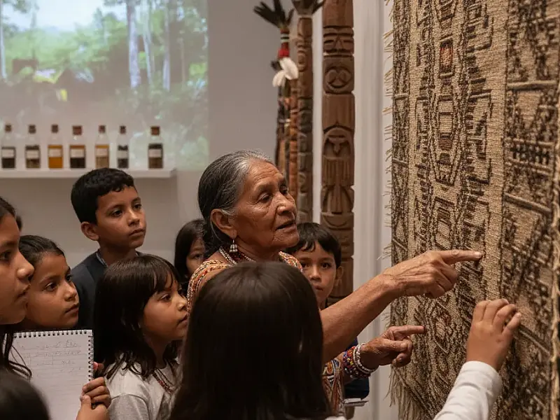 Muito além dos livros: mostra em SP revela como povos indígenas ensinam através da vida e da espiritualidade