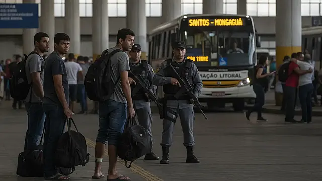 Movimentação em unidades prisionais da Baixada Santista durante o início da saída temporária.