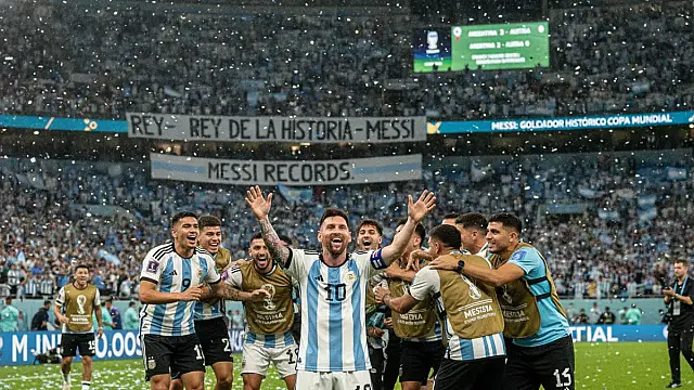 Lionel Messi comemora um de seus gols na vitória da Argentina contra a Áustria pela Copa do Mundo de 2026.