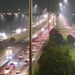 Bloqueio na Via Anchieta trava subida da serra; saiba como fugir do trânsito para SP