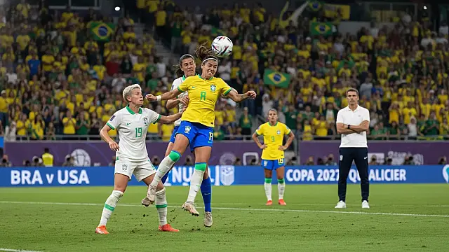 Seleção Feminina do Brasil realiza último treino antes de enfrentar os Estados Unidos em São Paulo.