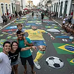 Rua em Santos vira galeria a céu aberto com homenagem a Neymar para a Copa