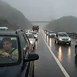 Trânsito para o litoral de SP: chuva e 'efeito Escócia' travam o Sistema Anchieta-Imigrantes