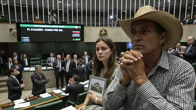 Plenário do Senado Federal durante discussão de projetos econômicos estratégicos.