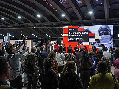 Exposição itinerante utiliza recursos imersivos para retratar o cotidiano dos brasileiros durante a pandemia de Covid 19.